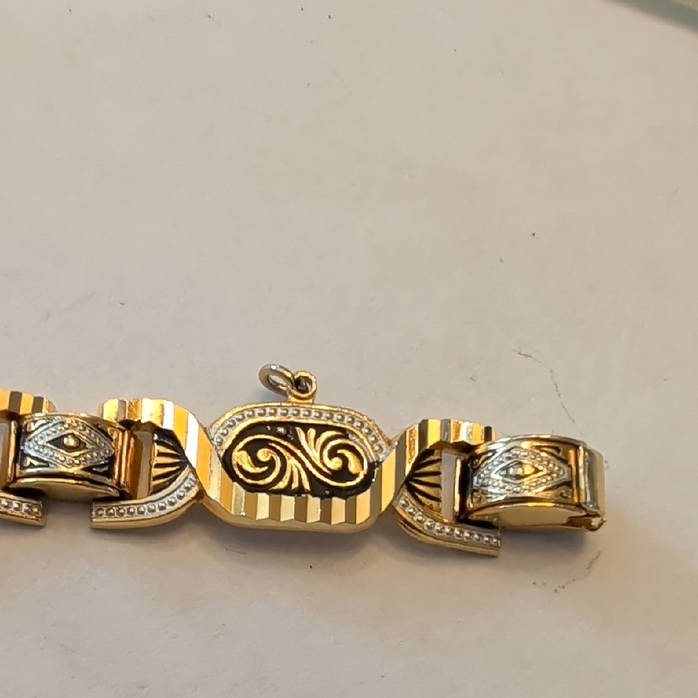 Vintage Gold Tone Damascene Bracelet (Broken Clasp) - Picture 6 of 6